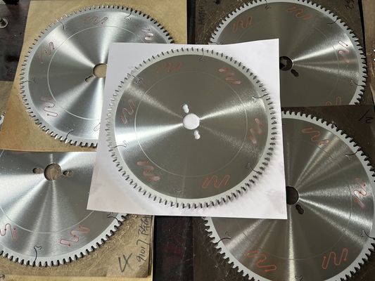 Cuchilla de sierra de calidad TCT de Freud para corte de madera